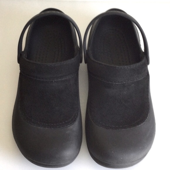 Crocs with faux suede upper panel. - Picture 2 of 4
